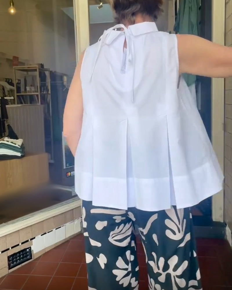 Sana – Blouse unie sans manches au style minimal chic