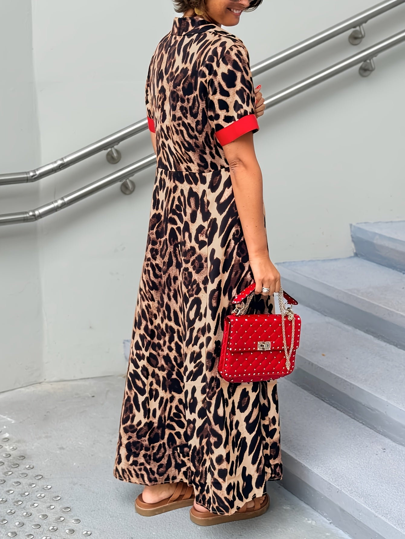 Mila – robe longue fluide imprimé léopard et détails colorés
